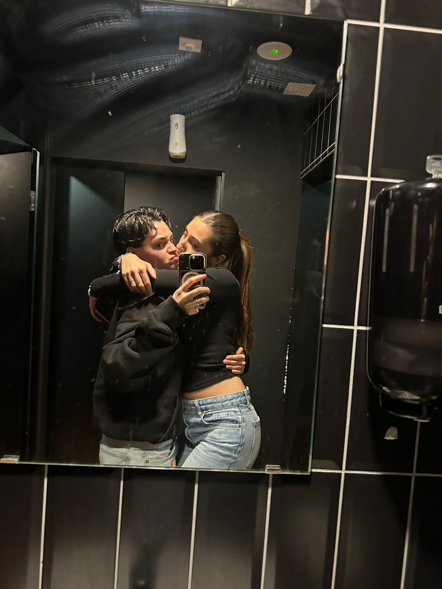 Baiser dans un miroir