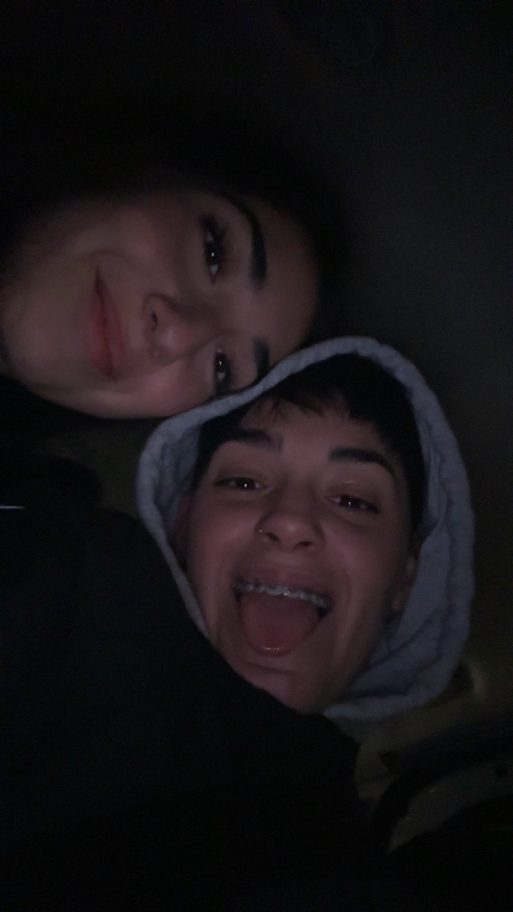 Selfie de nuit dans la voiture