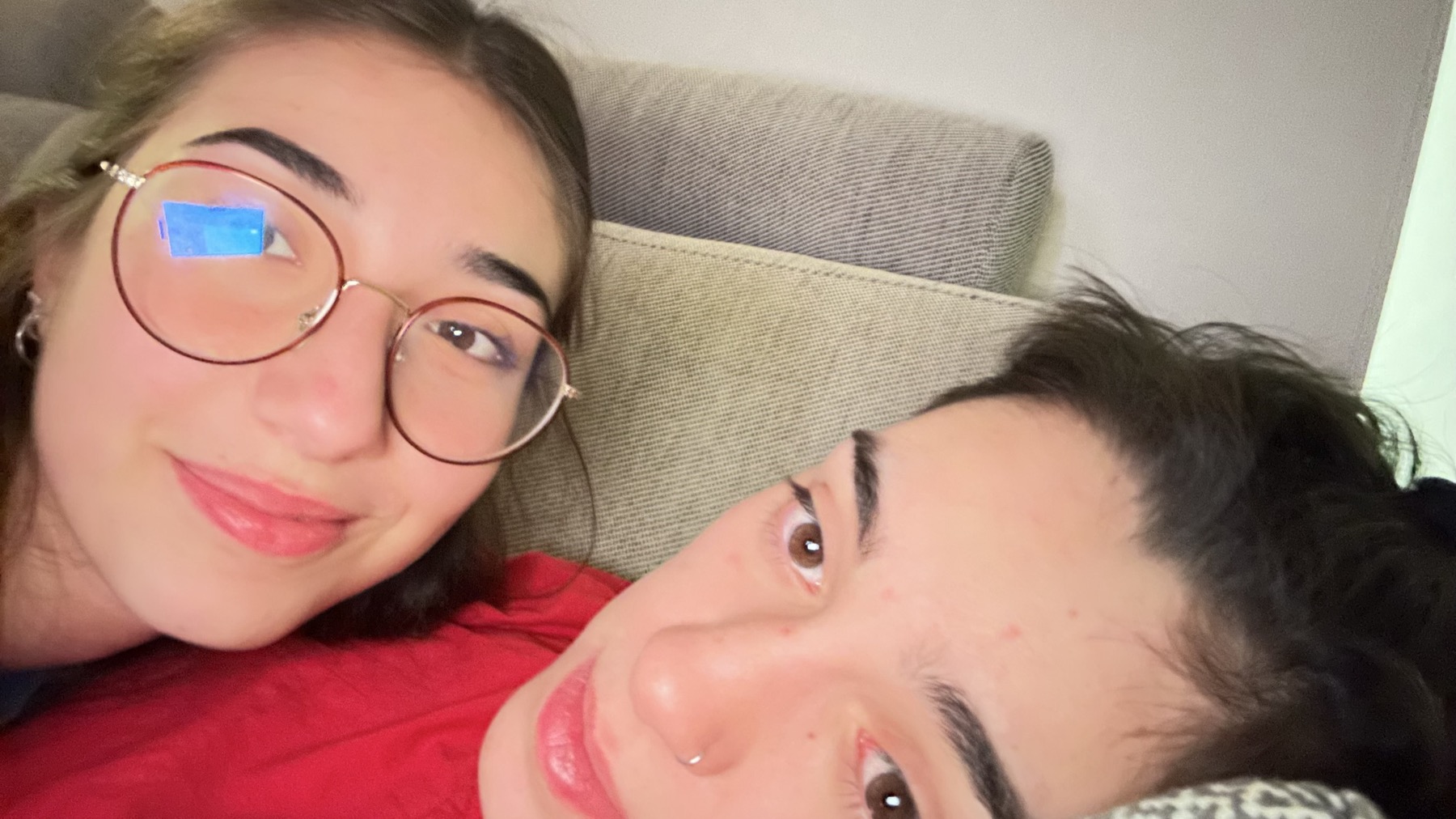Selfie sur le canapé